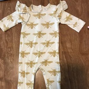 Kate Quinn Bee Footsie